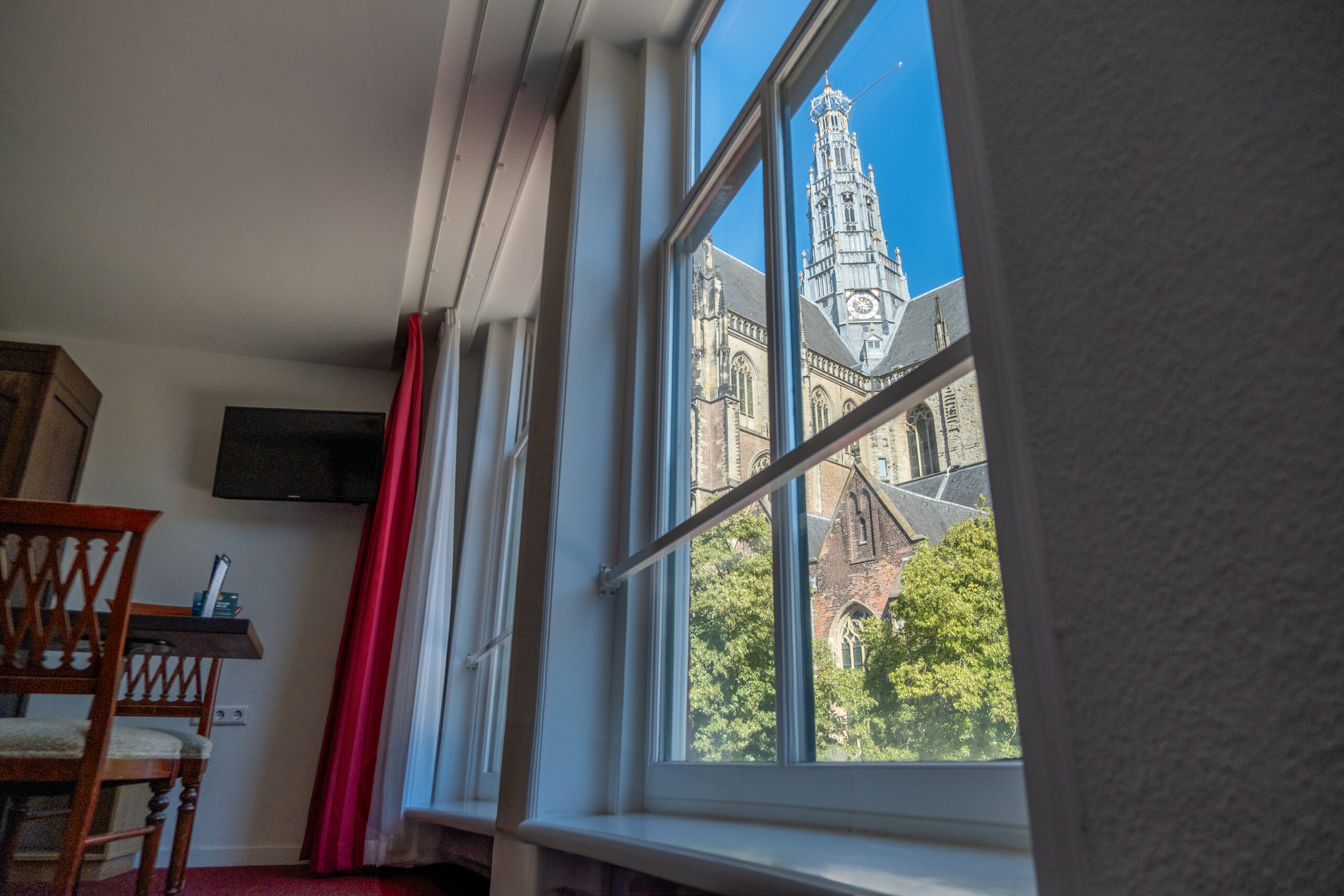 Church view kamer boeken Ambassador City Centre Hotel Haarlem